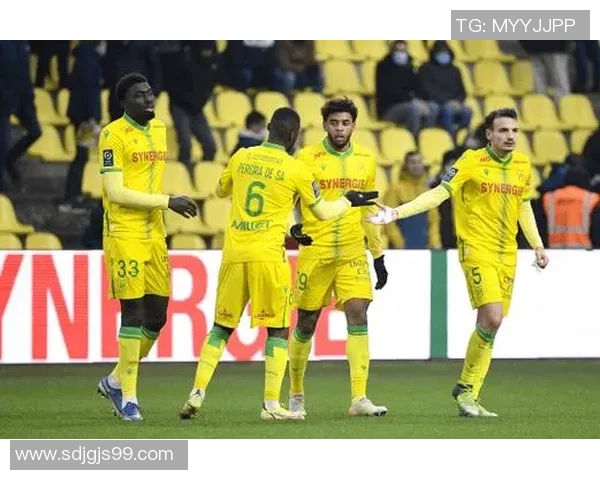 巴约纳与南特的激烈对决展现法甲球队的实力与魅力